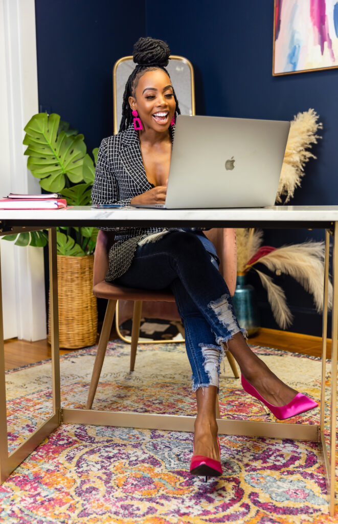 branded portrait/ Lifestyle b.t.s of woman sitting behind desk with laptop.